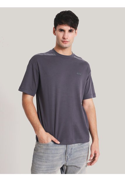 Polera Tonal Debossed Gris Calvin Klein