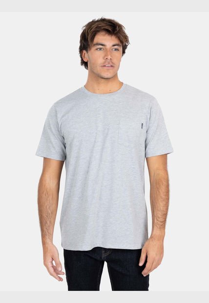 Polera MC Pocket Labels Gris Hombre Maui And Sons